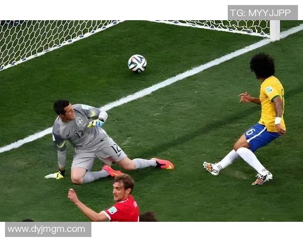 足球巨星经典瞬间回顾：那些永载史册的激情时刻与无畏拼搏